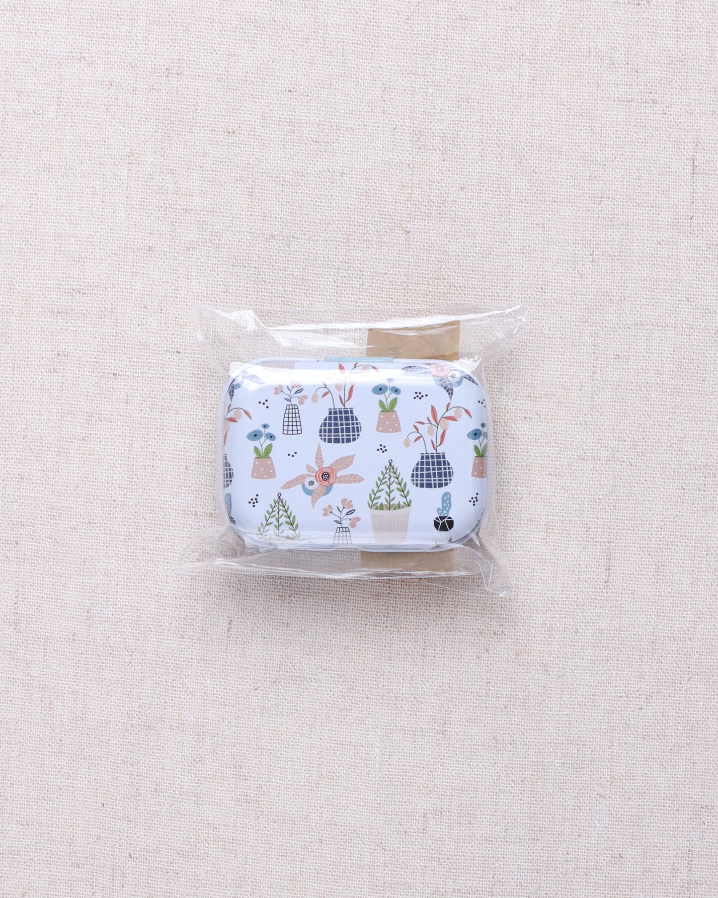Patterned Small Magnetic Needle Case