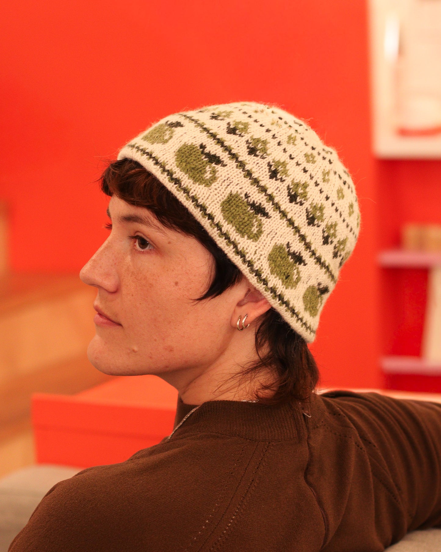 The Good Apple Hat: Beginner Colorwork Knitting Pattern