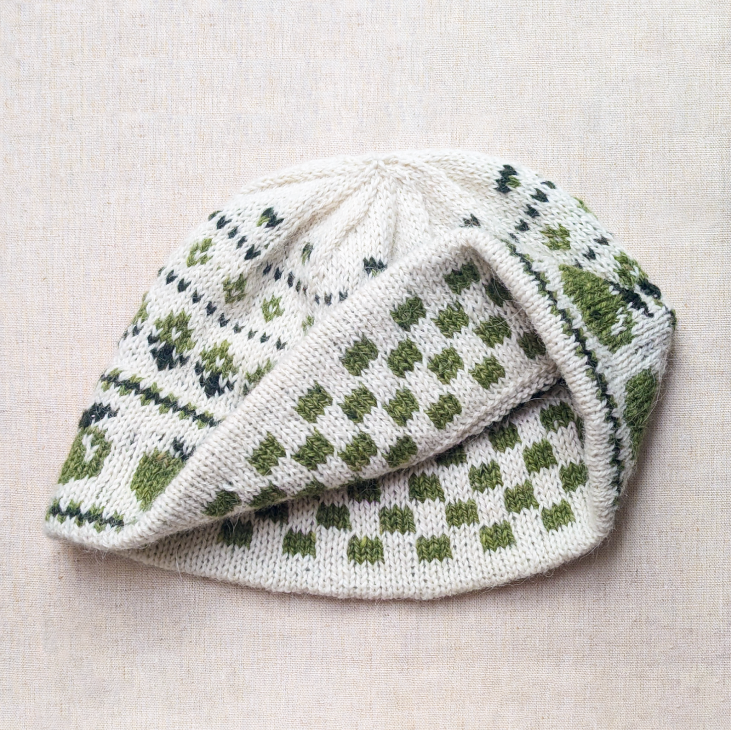 The Good Apple Hat: Beginner Colorwork Knitting Pattern